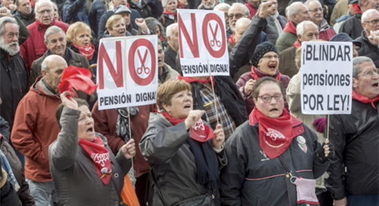 Pensionistas en la calle