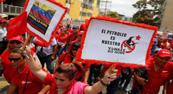 Pueblo venezolano marchando