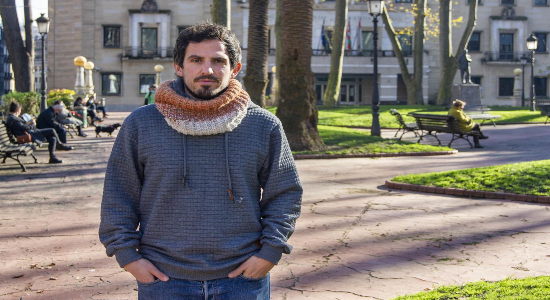El economista Jon Las Heras en Jardines de Albia de Bilbao