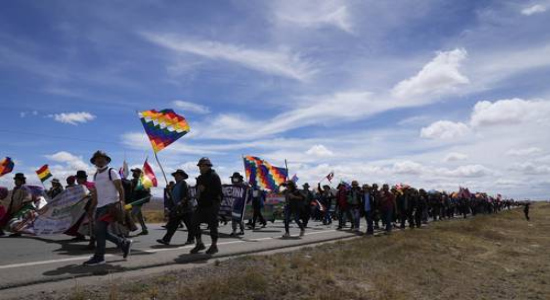 En Caracollo, partidarios del gobierno boliviano participaron en la Marcha por la Patria el martes pasado.Foto Ap 