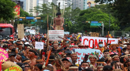 Los pueblos indígenas del país recorrieron Caracas para exigir el fin del bloqueo. Foto: @VillegasPoljak