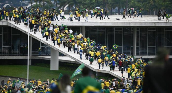 Afectos a Bolsonaro asaltan sede de instituciones en Brasilia