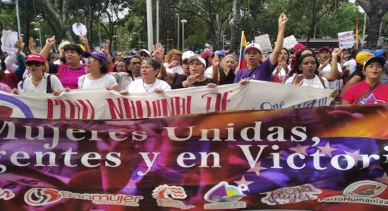 Mujeres marchan en Caracas