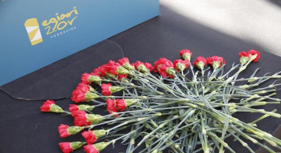 Ofrenda floral hoy en el Antiguo. (Maialen ANDRES | FOKU)