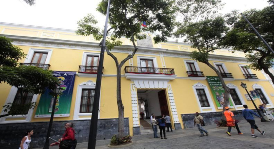Casa Amarilla