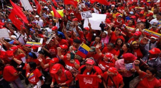 Militantes del PSUV marchando