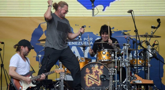 Maná calentando el escenario antes del after party en el que se gastaron los recursos de la "ayuda humanitaria"