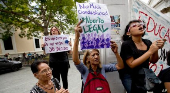 Mujeres en manifestación pro aborto