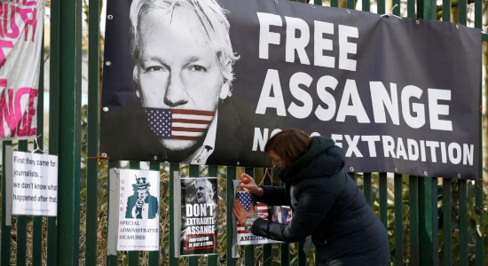 Manifestantes por la libertad de Assange