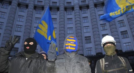 Militantes de derecha ucranianos