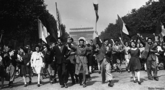 Franceses celebran liberación de París