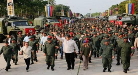 Nicolás Maduro acompañado de autoridades del Edo venezolano
