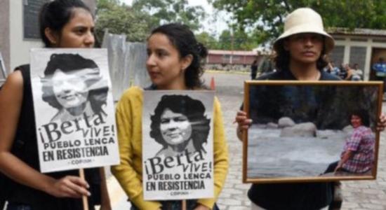 Manifestantes exigen justicia por Cáceres